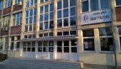 NAJAVLJUJU KONTROLNE, A NE PREDAJU: Roditelji đaka OŠ Ivan Gundulić tvrde da deca nemaju časove, direktor demantuje