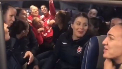 NEPRIMERENO U SVAKOM POGLEDU: Rukometašice Hrvatske pobedu slavile uz Tompsonove pesme!