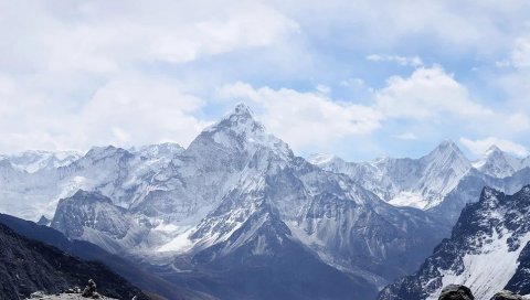 ПАО СА ВИСИНЕ ОД 500 МЕТАРА: Погинуо планинар на Алпима