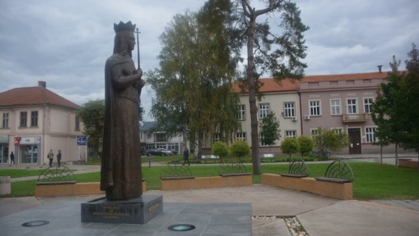 СРЕЂУЈУ ЈАВНУ ПОВРШИНУ ПО ПРЕДЛОЗИМА ТРСТЕНИЧАНА: Конкурс за пројекат од јавног интереса у општини