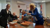 SRDAČAN SUSRET U BANJALUCI: Predstavnica Dečje ambasade Međaši posetila konzulat Srbije