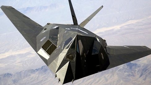 IZVINITE, NISMO ZNALI DA JE NEVIDLJIV: Trećeg dana NATO agresije oboren je F-117 jedini stelt avion koji je srušen (VIDEO)