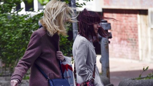 UPOZORENJE ZA VOZAČE: Poželjno smanjenje brzine, treba obratiti pažnju na jak vetar u Banatu