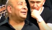 DA SE NAJEŽIŠ! Ovako je DŽej u suzama pevao na sahrani Nikole Bojovića (VIDEO)