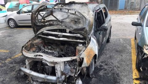 ПОЖАР НА ОПШТИНСКОМ ПАРКИНГУ У ЦЕНТРУ ЧАЧКА: Аутомобил инспектора изгорео у потпуности