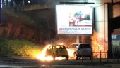 GORE AUTOMOBILI U BEOGRADU: U Pop Lukinoj vatra guta dva vozila (FOTO/VIDEO)