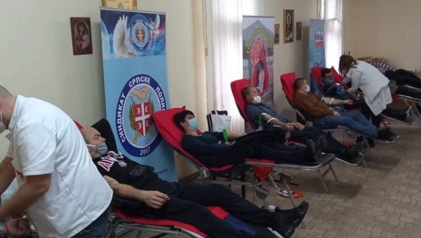 ХУМАНОСТ НА ДЕЛУ: Прикупљено 147 јединица крви на акцији у Врању (ФОТО)