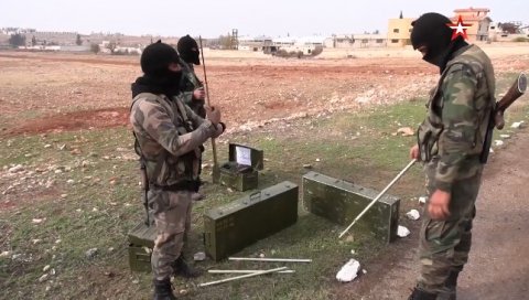 ХИЉАДЕ СМРТОНОСНИХ ЗАМКИ У АЛЕПУ: Како сиријски деминери чисте елитни рејон Миниан (ВИДЕО)