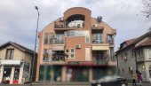 NOVI DETALJI SMRTI U LAZAREVCU: Koban pad sa terase - policija utvrđuje okolnosti pod kojima je stradao muškarac