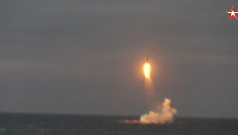 ПОД ПУТИНОВИМ БУДНИМ ОКОМ: Руска војска успешно лансирала балистичке ракете „Јарс“ и „Сињеву“ (ВИДЕО)