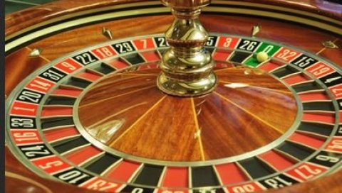 ПОЛИЦИЈА УПАЛА У БУЈАНОВАЧКУ КОЦКАРНИЦУ: Затечено девет лица на апаратима за играње ван радног времена