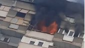 POŽAR NA VRHU NOVOSADSKOG SOLITERA: Vatra progutala stanove na 14. i 15 spratu zgrade, vatrogasci na terenu (VIDEO)