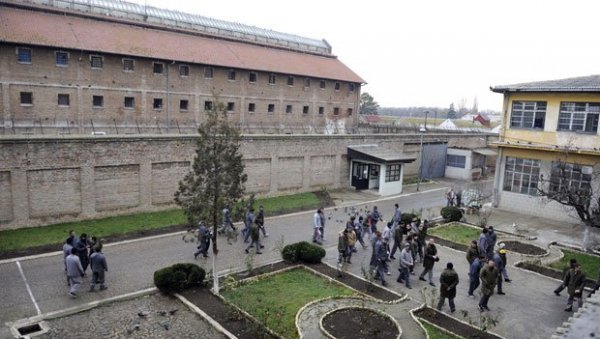 ПОЖАР У ЗАБЕЛИ: Ватрена стихија букнула у најчуванијем затвору у Србији, двојицу једва спасли