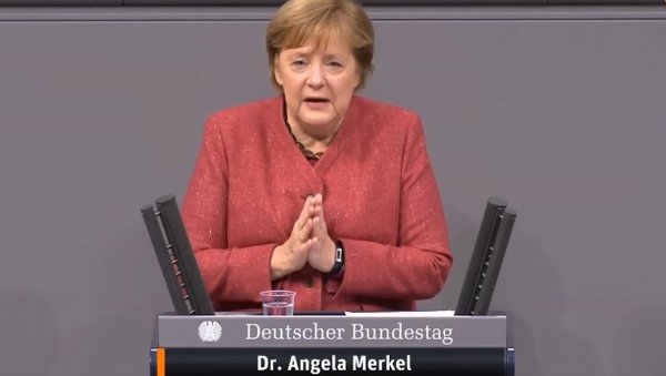 НАЈЕМОТИВНИЈИ ГОВОР АНГЕЛЕ МЕРКЕЛ: Немачка канцеларка ударала шаком о говорницу и преклињала - овакву је нико видео није (ВИДЕО)