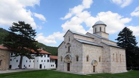 КВИНТА ПОРУЧИЛА ПРИШТИНИ: Спроведите одлуку о враћању земљишта манастиру Дечани