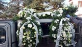 KRENULA JE TUŽNA POVORKA: Kovčeg okićen vencima, muk i tuga zbog Tike Arsića (FOTO/VIDEO)