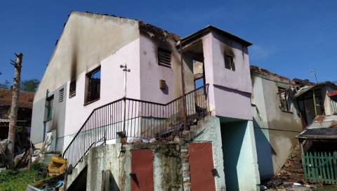 СРЕЋНИ ШТО ЈЕ ГЛАВА НА РАМЕНИМА: Четири породице у Ресавици чији су станови изгорели у пожару почињу од нуле