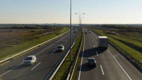 ЈП ПУТЕВИ СРБИЈЕ ДЕМАНТУЈУ ЛАЖИ БЛОКАДЕРСКИХ МЕДИЈА: Нема обуставе саобраћаја на путу Београд-Нови Сад