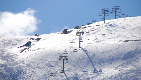 СЛОВЕНЦИ У ПРОБЛЕМУ: Слаба посета скијалиштима због процедуре тестирања