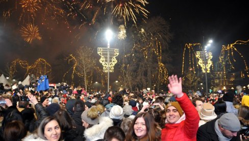 УМЕСТО ЗВЕЗДАМА - НОВАЦ ДЕЦИ И СИРОМАШНИМА: Многи градови у Србији одустали од организованог дочека Нове године