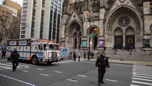 OTVORIO JE VATRU, POLICIJA JE UZVRATILA: Preminuo napadač koji je pucao ispred crkve u NJujorku