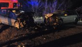SAMO SREĆOM NEMA MRTVIH: Saobraćajna nesreća na starom putu Kraljevo-Čačak, vozila delom smrskana, povređeno šest osoba (FOTO+VIDEO)