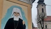 MURAL I U VRŠCU: Portret patrijarha Irineja osvanuo na zgradi MZ Živa Jovanović