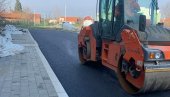RADOVI U JEKU: U toku rekonstrukcija školsko-sportske hale u Lapovu - asfaltira se protivpožarni put