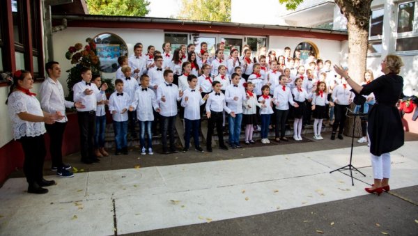 ДВЕ СРЕБРНЕ МЕДАЉЕ ЗА „ИСКОНЧИЋЕ“: Суботички дечји хор бриљирао на такмичењу „Мелодијум“ у Кикинди (ФОТО)