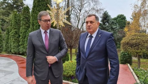 SRPSKI NAROD  ĆE IZDRŽATI  SVE PRITISKE Vučić: Prekinuti pretnje o ukidanju RS