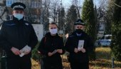 МЕСЕЦ БОРБЕ ПРОТИВ БОЛЕСТИ ЗАВИСНОСТИ: Полицајци у Источном Сарајеву деле летке прoтив дроге