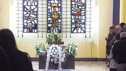ДИРЕКТАН ПРЕНОС САХРАНЕ Кремација Елеоноре уживо из Лондона - Брат преминуле: Желим свима да омогућим да виде њен испраћај