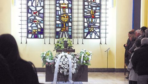 ДИРЕКТАН ПРЕНОС САХРАНЕ Кремација Елеоноре уживо из Лондона - Брат преминуле: Желим свима да омогућим да виде њен испраћај