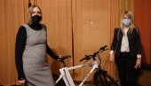 DONACIJA NEMAČKOG GIZ VRŠCU: Električne bicikle dobile i vršačke gerontodomaćice