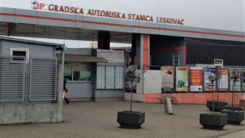 ГОМИЛАЈУ СЕ ДУГОВАЊА: Корона саплиће Градску аутобуску станицу у Лесковцу