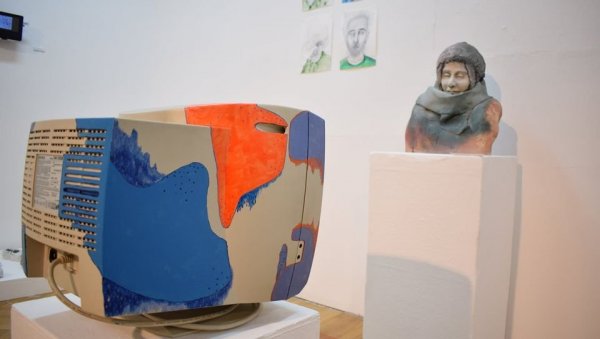 ИЗЛОЖБА У СТАРОЈ КАПЕТАНИЈИ: О животу и безначајним појединостима