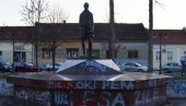 SKANDAL U VRŠCU: Vandali neprimereno išarali spomenik Jovanu Steriji Popoviću!