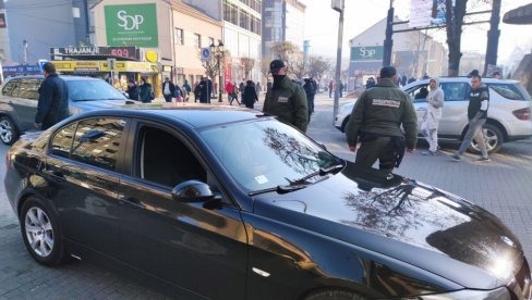 POLICIJA NA ULICAMA NOVOG PAZARA: Pretresaju se automobili - Cilj svega je osigurati bezbednost građana