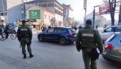 POLICIJA I ŽANDRMERIJA ISPRAZNILI DVA LOKALA: Jedan od gostiju u Tutinu vređao i pokušao da nasrne na policajca