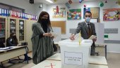 ПОСЛЕ 12 ГОДИНА ПОЛИТИЧКИХ БЛОКАДА: У Мостару одржани локални избори, са отварањем биралишта кренули и проблеми
