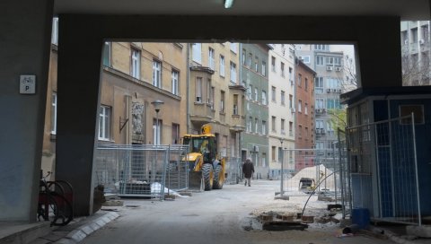 НОВА ПАРКИНГ МЕСТА У ЦЕНТРУ ГРАДА: Планира се реконструкција дворишта новосадске скупштине