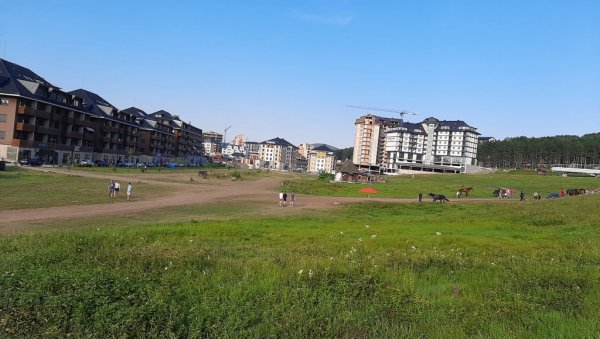 ИНСПЕКТОРИ ЗЛАТИБОРУ УЗИМАЈУ МЕРУ: Почела контрола изградње све већег броја објеката на планинској лепотици