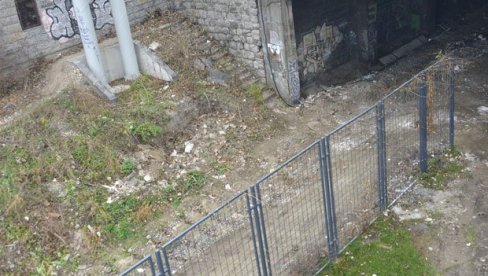 ОЧИШЋЕНО КОД НОВЕ ПАСАРЕЛЕ: Упркос формалностима, радници Градске чистоће уредили простор