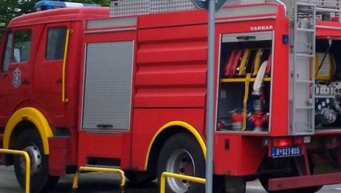 GORI AUTOBUSKA STANICA: Požar u Obrenovcu, gusti dim kulja ka nebu!