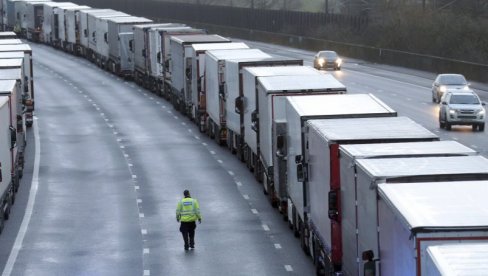 ГУЖВА НА ГРАНИЦИ: Камиони на граничном прелазу Шид чекају пет сати