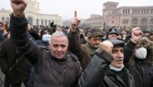 JERMENI TRAŽE SMENU PREMIJERA: Sve više demonstranata u Jerevanu