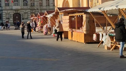 U CENTRU ZRENJANINA: Otvoren novogodišnji bazar (VIDEO)