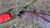 ZAGAĐENJE KOJE PEČE OČI: U Veliki bački kanal kod Srbobrana puštena jarkocrvena tečnost, ekolozi tvrde da je čist otrov