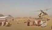 ČUVENI LETEĆI TENK U ALŽIRU: Ekstremno nizak let Mi-24 u pustinji (VIDEO)