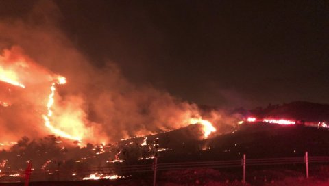 ПОЖАР У КАЛИФОРНИЈИ НЕ ЈЕЊАВА: Преко 1.000 зграда уништено у разорном пламену